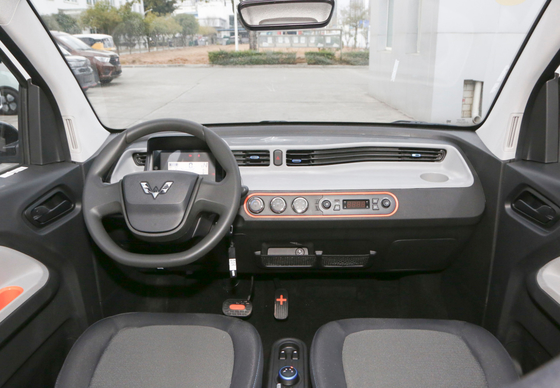Elektrische auto's HONGGUANG Minisuv 120~170KM drijf minievauto's van waaierwuling